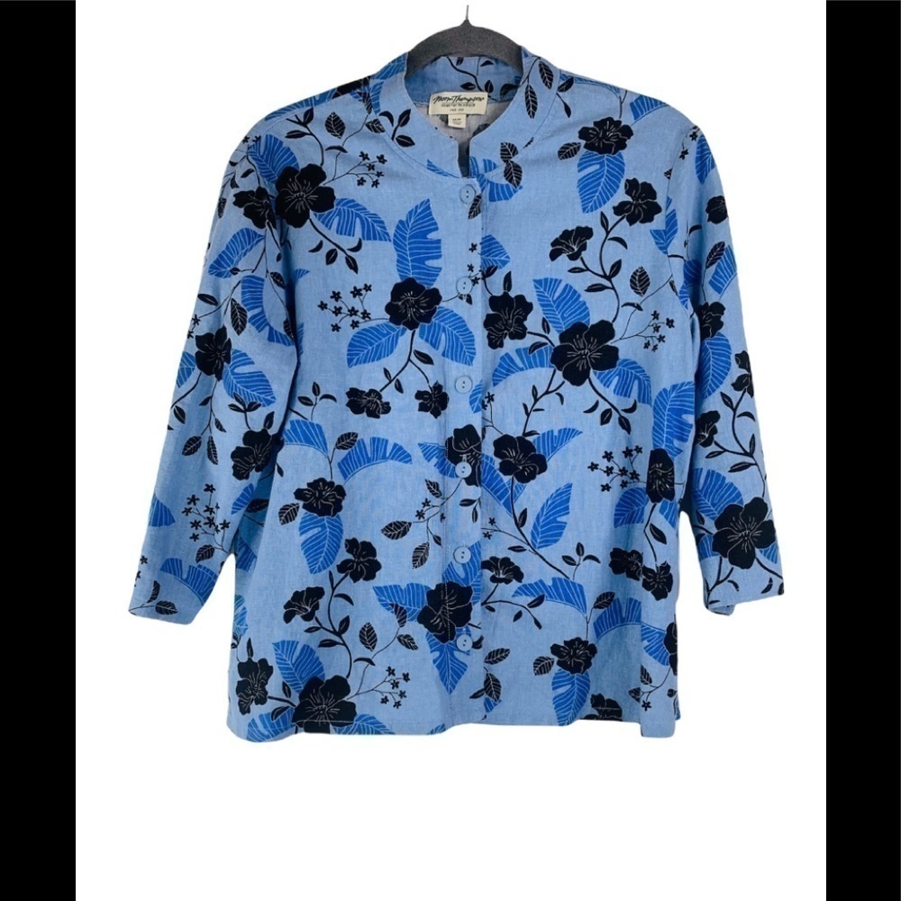 Norm Thompson Blue Black Floral Button Down Top Size Medium Petite